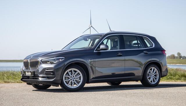 BMW X5 xDrive45e Executive CARPLAY / CAMERA / DEALER ONDERHOUDEN / ZWART LEER / STOELVERWARMING
