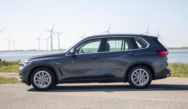 BMW X5 xDrive45e Executive CARPLAY / CAMERA / DEALER ONDERHOUDEN / ZWART LEER / STOELVERWARMING