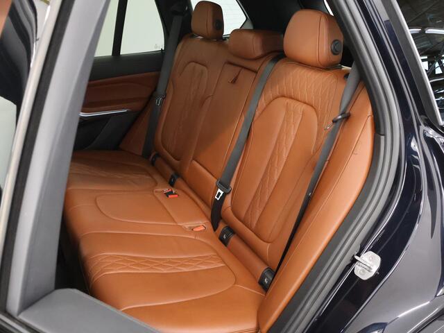 BMW X5 xDrive45e High Executive | M-Pakket | Comfortstoelen + Geheugen | Luchtvering | Panoramadak | HUD | 360 Camera | Adaptief Onderstel | Adaptieve Cruise Control | Harman/Kardon |