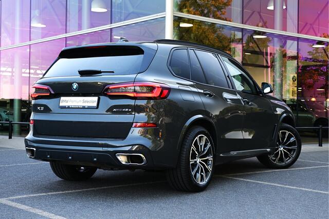 BMW X5 xDrive45e M Sport Automaat / Panoramadak Sky Lounge / Trekhaak / Laserlight / TV-Functie Plus / Comfortstoelen / Active Steering