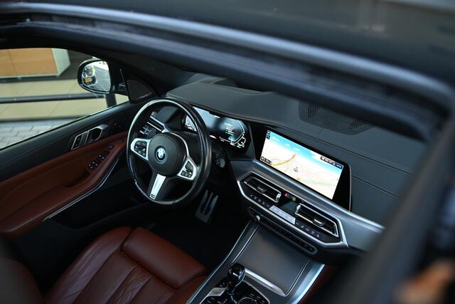 BMW X5 xDrive45e M Sport Automaat / Panoramadak Sky Lounge / Trekhaak / Laserlight / TV-Functie Plus / Comfortstoelen / Active Steering