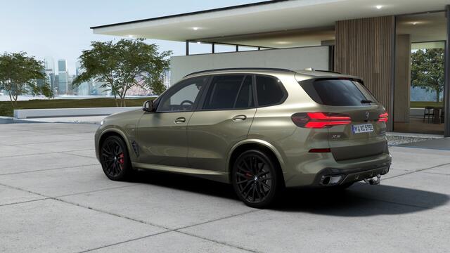 BMW X5 xDrive50e M Sport Automaat / Panoramadak Sky Lounge / Trekhaak / Massagefunctie / Soft-Close / Parking Assistant Professional / Active Steering