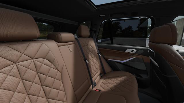 BMW X5 xDrive50e M Sport Automaat / Panoramadak / Trekhaak / Comfortstoelen / Soft-Close / Massagefunctie / Adaptieve LED / Active Steering