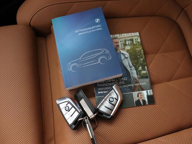 BMW X5 xDrive45e High Executive | Panoramadak Sky Lounge | ACC | Lazer LED | Trekhaak | Luchtvering!
