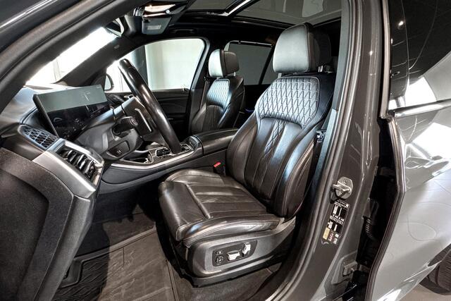 BMW X5 xDrive50e Launch Edition | M Sport Pro | Glazen Panoramadak | Harman Kardon | Stoelventilatie | Soft-close | Trekhaak |