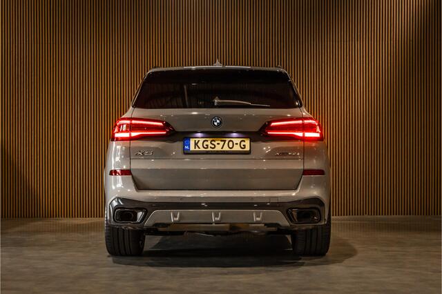 BMW X5 xDrive45e M-Sport | Panorama | Laser | H&K | Trekhaak | Carbon | ACC | Massage | Stoelventilatie | Nardo Grey | Dealer onderhouden