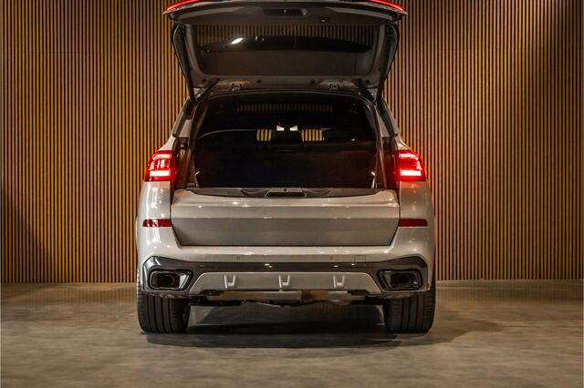 BMW X5 xDrive45e M-Sport | Panorama | Laser | H&K | Trekhaak | Carbon | ACC | Massage | Stoelventilatie | Nardo Grey | Dealer onderhouden