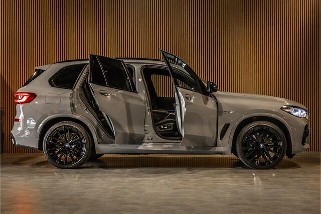 BMW X5 xDrive45e M-Sport | Panorama | Laser | H&K | Trekhaak | Carbon | ACC | Massage | Stoelventilatie | Nardo Grey | Dealer onderhouden