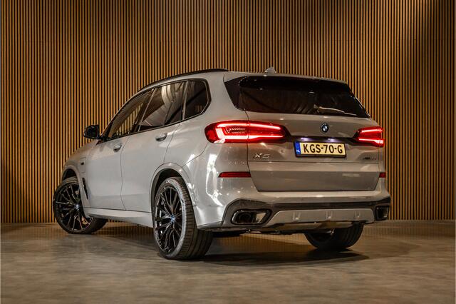 BMW X5 xDrive45e M-Sport | Panorama | Laser | H&K | Trekhaak | Carbon | ACC | Massage | Stoelventilatie | Nardo Grey | Dealer onderhouden