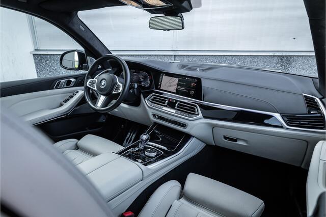 BMW X5 xDrive45e M-Sport Dravid Grau Skylounge / Bowers & Wilkins / Achteras sturing / Individual / Alcantara Hemel /