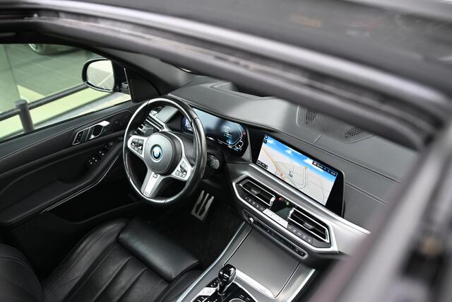 BMW X5 xDrive45e M Sport Automaat / Trekhaak / Panoramadak / Comfortstoelen / Laserlight / Head-Up / Stoelverwarming / Parking Assistant Plus