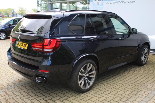BMW X5 xDrive40d High Executive M-Sport | Panorama dak | Soft close | Head-Up Display | Elektrisch wegklapbare trekhaak | Eletrisch verstelbare stoelen met memory | Harma/Kardon Audiosysteem | Stoelverwarming voor + achter | 360* Camera | Elektrische kofferbakkl