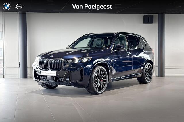 BMW X5 xDrive50e | M Sport Pro | Harman Kardon | Glazen Panoramadak | Iconic Glow | Soft-close | Trekhaak |