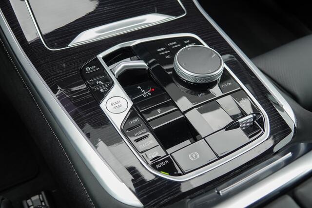 BMW X5 50e 490Pk X-Drive | M-Sport Pro | Shadowline | Luchtvering | Panoramadak | 360° Camera | Harman-Kardon | Head Up Display | Trekhaak | 22''