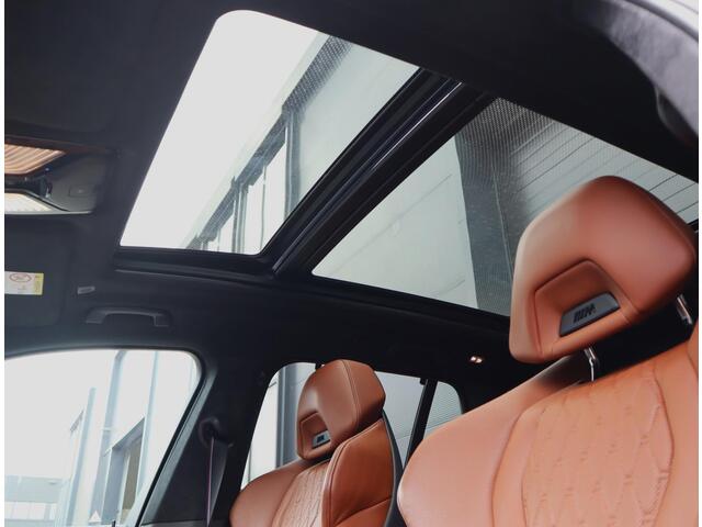 BMW X5 xDrive50e M Sport | Sky Lounge | M Stoelen | Carbon Exterieur/Interieur | trekhaak | Bomvol