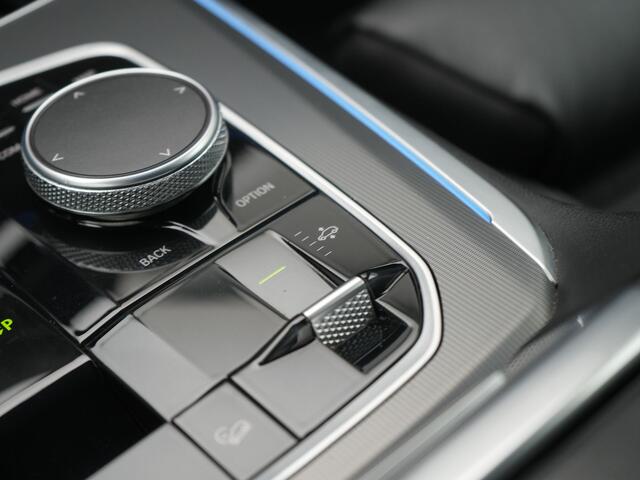 BMW X5 xDrive45e X Line PHEV 395pk Dealer O.H. | Luchtvering | Camera | Adaptief Onderstel | Lederen Sportstoelen Memory | Hifi Audio | Apple Carplay | Sfeerverlichting | Navigatie | DAB | Plug In Hybrid |