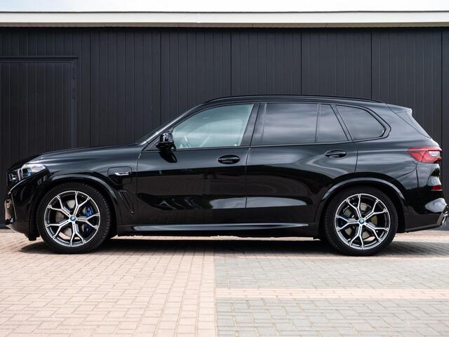 BMW X5 xDrive45e High Executive M-pakket | Individual Volleder | Softclose | Panoramadak | Elek trekhaak | HUD | Shadowline | Adap Cruise | Luchtvering | 21" | M-sportremmen | CarPlay | Etc.. 11/2022