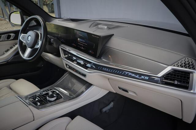BMW X5 xDrive50e Launch Edition SKYLOUNGE | MASSAGE | STOELVERKOELING & VERWARMING | BOWERS & WILKINS | SFEERVERLICHTING | 360 CAMERA | CARPLAY | CARBON INTERIEUR | STUURVERWARMING |