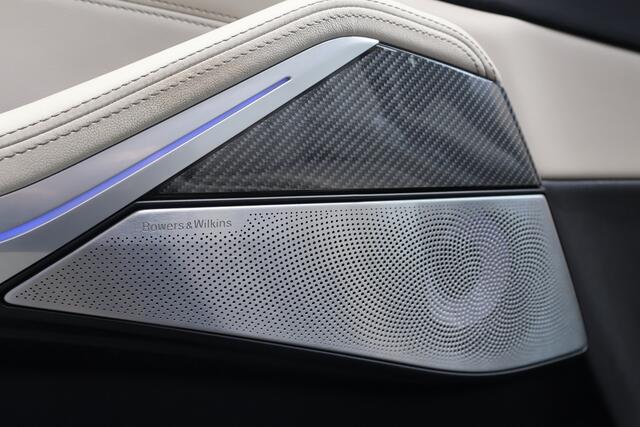 BMW X5 xDrive50e Launch Edition SKYLOUNGE | MASSAGE | STOELVERKOELING & VERWARMING | BOWERS & WILKINS | SFEERVERLICHTING | 360 CAMERA | CARPLAY | CARBON INTERIEUR | STUURVERWARMING |