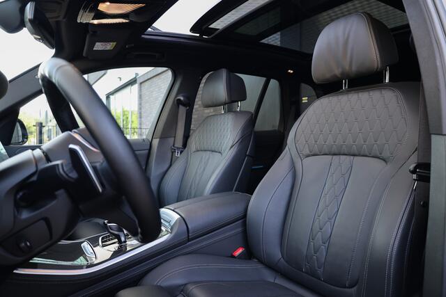 BMW X5 xDrive45e High Executive | BTW | M-SPORT | HUD | 4WIELSTUURING | SKYLOUNGE | CABRON | 22'' | ACC | DEALER ONDH | 360 |