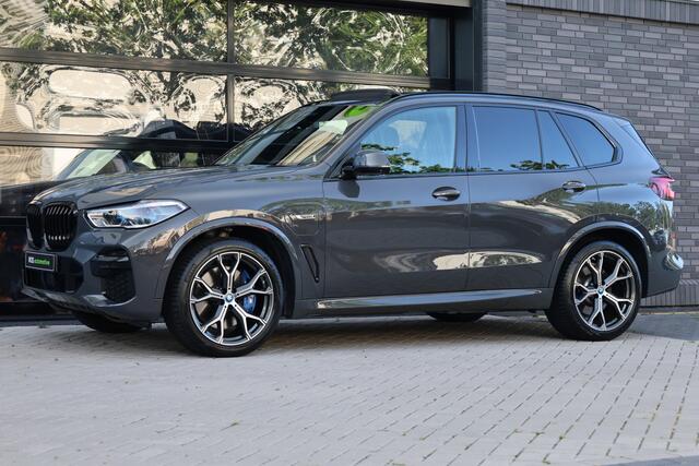 BMW X5 xDrive45e High Executive | BTW | M-SPORT | HUD | 4WIELSTUURING | SKYLOUNGE | CABRON | 22'' | ACC | DEALER ONDH | 360 |