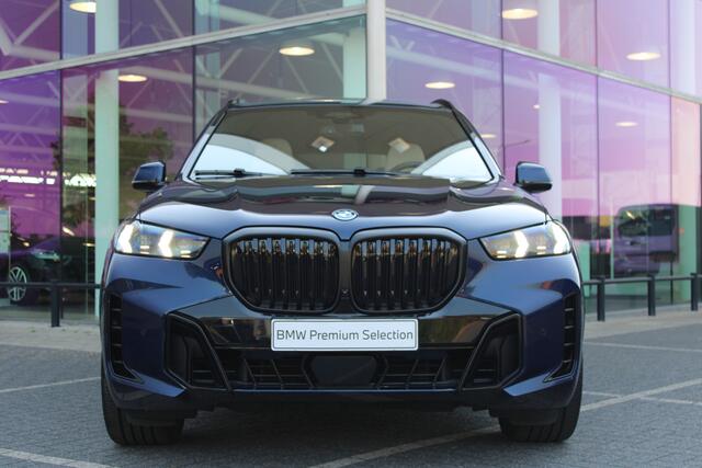 BMW X5 xDrive50e M Sport Automaat / Trekhaak / Panoramadak / Comfortstoelen / Comfort Access / Soft-Close / Harman Kardon / Parking Assistant Professional