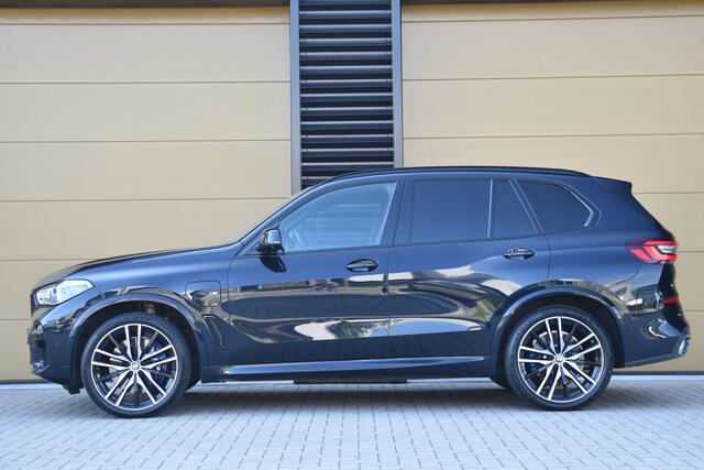 BMW X5 xDrive45e High Executive * M-Pakket * Laser * SOH 89% * Panoramadak * Comfortstoelen * Harman/Kardon * 22' Lm * 1e Eigenaar * Dealeronderhouden *