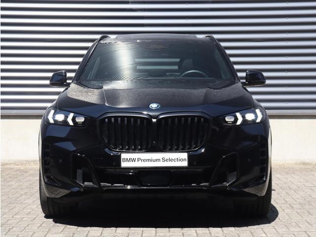 BMW X5 xDrive50e | M Sportpakket Pro | Panodak | Head-Up | Massage | Sky Lounge | Driving Assistant Prof. | Harman Kardon | Stoelventilatie | Soft Close | Parking Assistant Prof. | 21'' LM