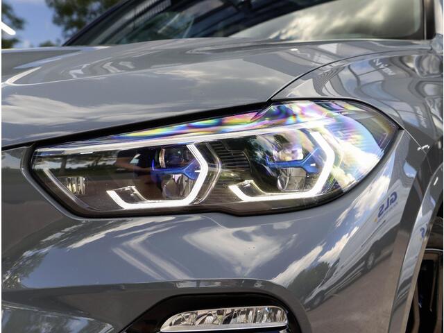 BMW X5 M50i 4.4 530pk | Achterasbesturing | Laser | ACC | Sky Lounge | Grigrio Telesto