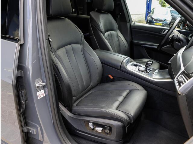 BMW X5 M50i 4.4 530pk | Achterasbesturing | Laser | ACC | Sky Lounge | Grigrio Telesto