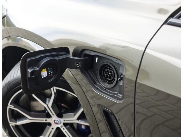BMW X5 45e xDrive | Pano - Trekhaak - HUD