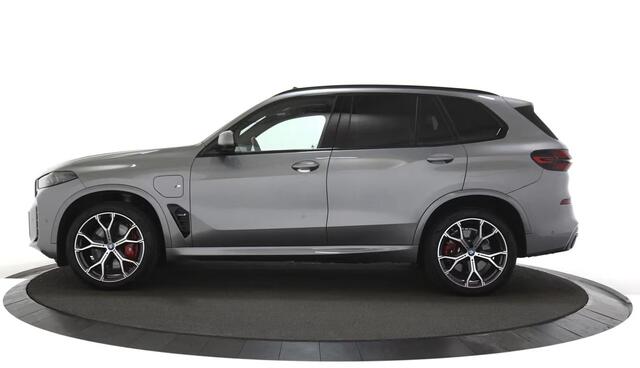 BMW X5 xDrive50e Launch Edition M-Sport Zwart Optiek Pano ACC HUD Trekhaak Luchtvering NL Auto!