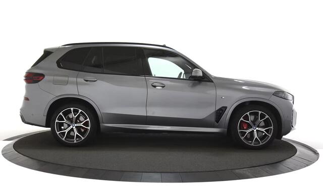 BMW X5 xDrive50e Launch Edition M-Sport Zwart Optiek Pano ACC HUD Trekhaak Luchtvering NL Auto!