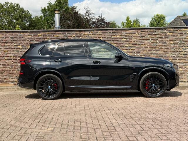 BMW X5 XDRIVE50E M-Sport Sky lounge Luchtvering Panodak 22 Inch Head Up