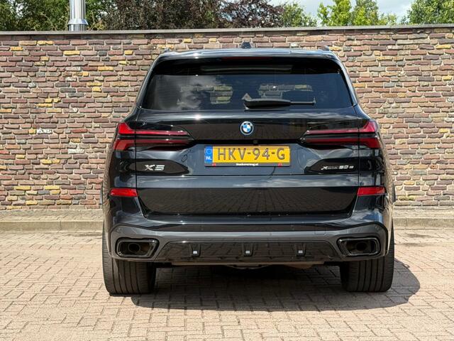 BMW X5 XDRIVE50E M-Sport Sky lounge Luchtvering Panodak 22 Inch Head Up