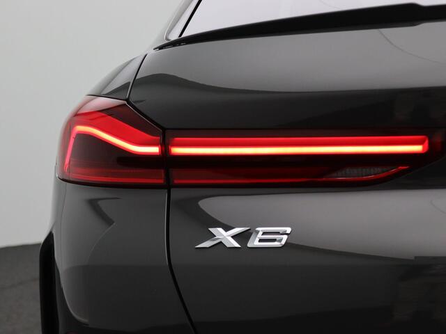 BMW X6 xDrive40i High Executive | M Sportpakket | Trekhaak | Glazen panoramadak Sky Lounge | Comfortstoelen | Head-Up Display | 22"