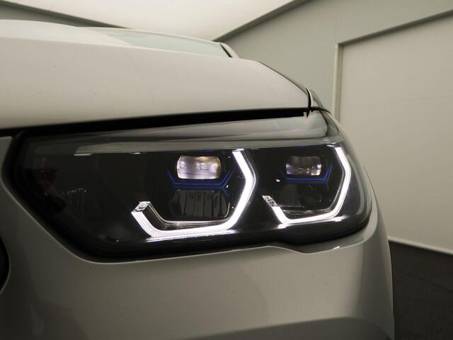 BMW X6 M Competition | Glazen panoramadak | Bowers & Wilkins | Parking Assistant Plus | Laserlight | Driving Assistant Professional | Trekhaak | Soft-Close | Massagefunctie | 21/22''