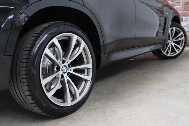 BMW X6 xDrive35i High Executive M Sport Pakket Automaat / Navigatiesysteem Professional / Driving Assistant Plus / Schuif-/kanteldak / Trekhaak / Adaptief M-onderstel / Comfortstoelen / Head-Up Display / Adaptieve LED-koplamp / Shadow Line / 20 Inch / Extra Geti