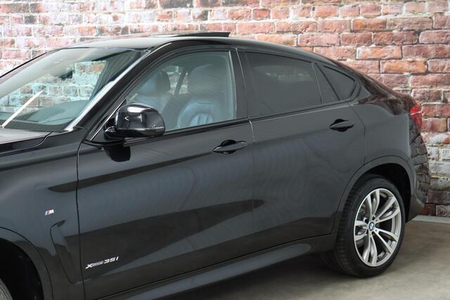 BMW X6 xDrive35i High Executive M Sport Pakket Automaat / Navigatiesysteem Professional / Driving Assistant Plus / Schuif-/kanteldak / Trekhaak / Adaptief M-onderstel / Comfortstoelen / Head-Up Display / Adaptieve LED-koplamp / Shadow Line / 20 Inch / Extra Geti