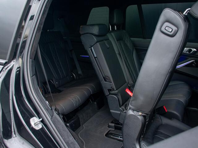 BMW X7 xDrive40i | Trekhaak | Schuif-/kantel Pano | Head-Up | 7 Persoons | 360 Camera