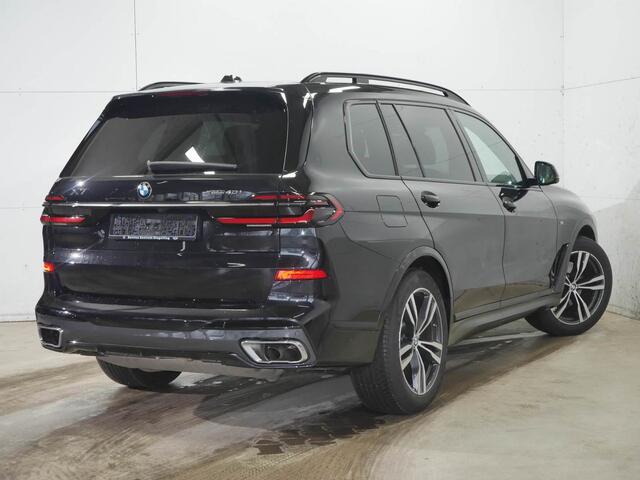 BMW X7 xDrive40i M-Sport | 7-Zits | 21" | Trekhaak | Autobahnassistent | Harman Kardon | Standkachel | Active Steering | Comfortstoelen | Individual Leder Wordt verwacht