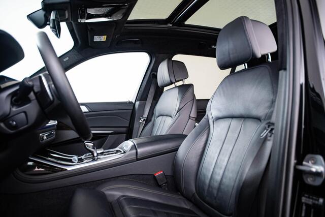 BMW X7 xDrive30d High Executive M Sport - Trekhaak - Panoramadak - Head up - Harman Kardon - Driving Assistant Professional - BMW Laserlight - Comfort Access - Soft Close - Parking Assistant Plus -