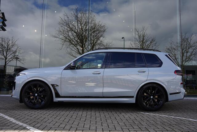 BMW X7 M 60 I X DRIVE 6 P / Individual / Sky Lounge / BTW