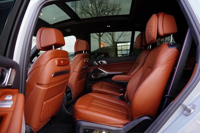 BMW X7 M 60 I X DRIVE 6 P / Individual / Sky Lounge / BTW