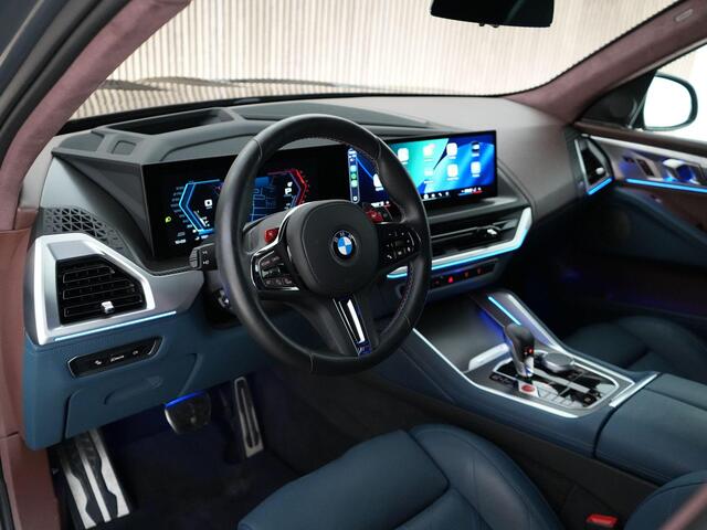 BMW XM PHEV 30 kWh |M-sport|Carbon pakket|Concaver wheels|sportuitlaat|achterasbesturing|soft-close|Harman & Kardon|iconic glow|HUD|massage|memory|360 camera|Apple Carplay|