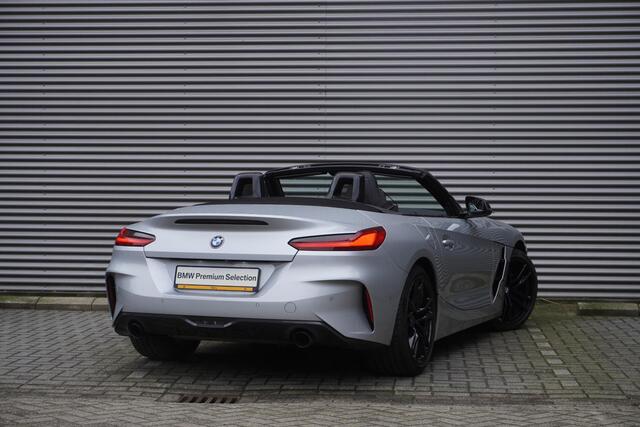 BMW Z4 Roadster sDrive30i High Executive | Parking Pack | Stuurwielrand Verwarmd | Harman Kardon Surround Sound Systeem | BMW Head-Up Display