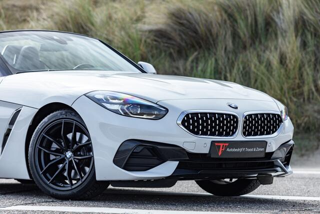 BMW Z4 Roadster sDrive20i M-Sport interieur Kuipstoelen/Navigatie/Virtuele cockpit/Adaptive cruise control/Apple carplay/DAB+/Sfeerverlichting/Lederen bekleding/Stoelverwarming/Stuurverwarming/Parkeersensoren rondom/Draadloos telefoonladen/18 Inch