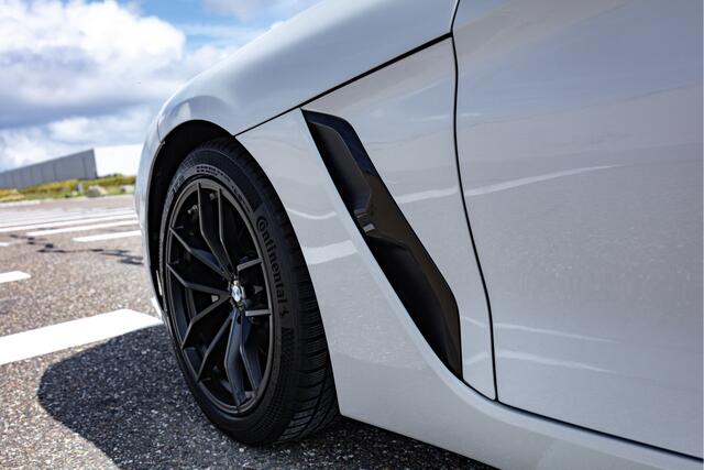 BMW Z4 Roadster sDrive20i M-Sport interieur Kuipstoelen/Navigatie/Virtuele cockpit/Adaptive cruise control/Apple carplay/DAB+/Sfeerverlichting/Lederen bekleding/Stoelverwarming/Stuurverwarming/Parkeersensoren rondom/Draadloos telefoonladen/18 Inch