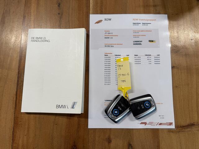 BMW i3 Basis Comfort 22 kWh *Voorverwarming* Org.NL! / Leder / Stoelverwarming / Navigatie / Cruise / 19'' LMV