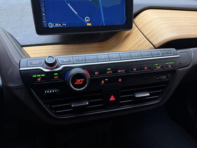 BMW i3 Basis Comfort 22 kWh *Voorverwarming* Org.NL! / Leder / Stoelverwarming / Navigatie / Cruise / 19'' LMV